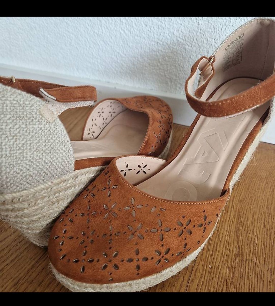 Scarpe da donna: Neuwertige Keilensandalen Grösse 40 – Usato da Sarnen venduto da C_Bolt 1