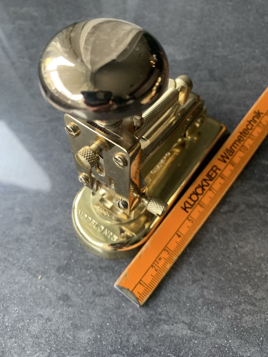 Set di tavolo e panche: Bueroartikel – Usato da Bergdietikon venduto da zor_856j 2