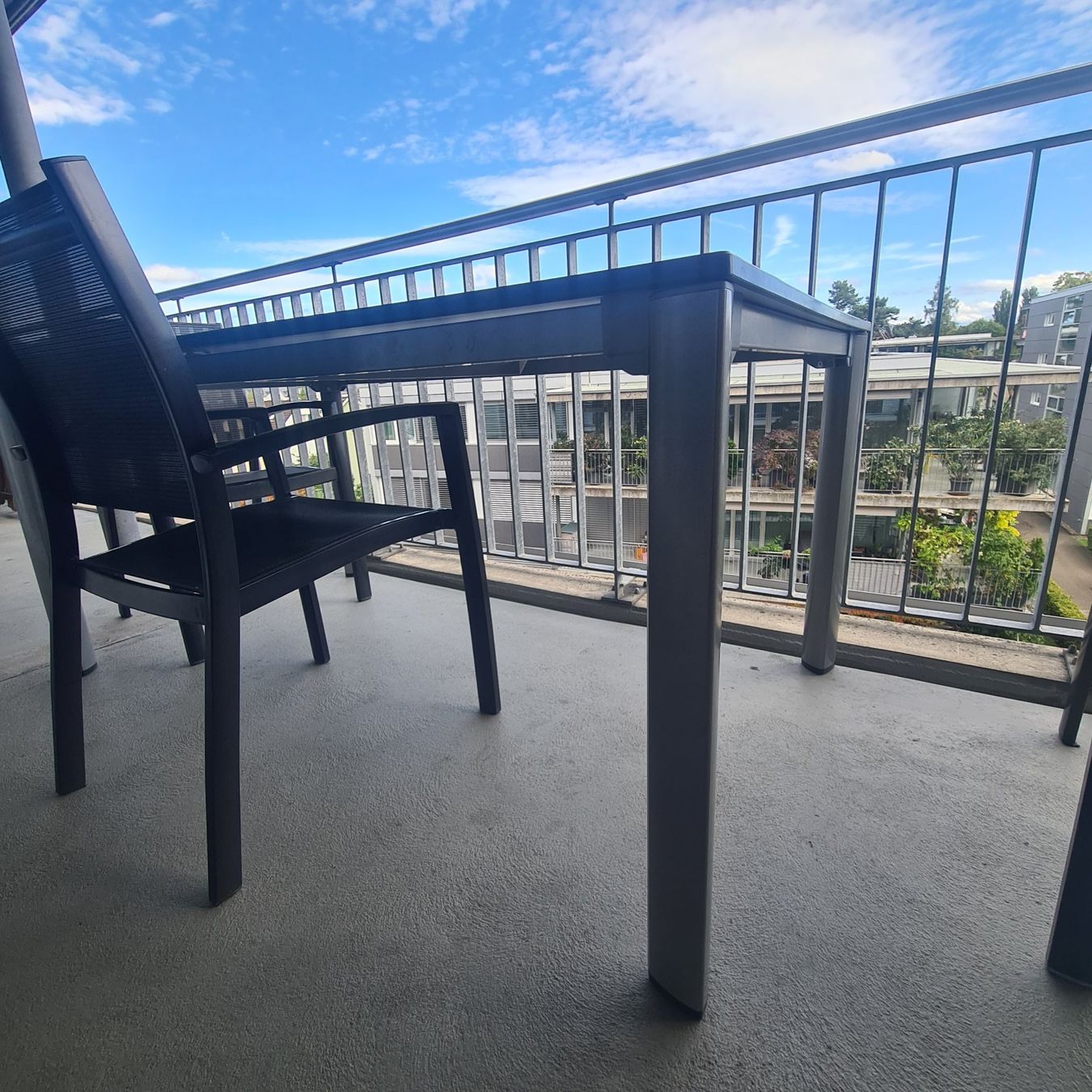 Tischset: Tisch mit 6 Stühlen, Top Zustand – Gebraucht aus Zürich von fre_9z7b 2