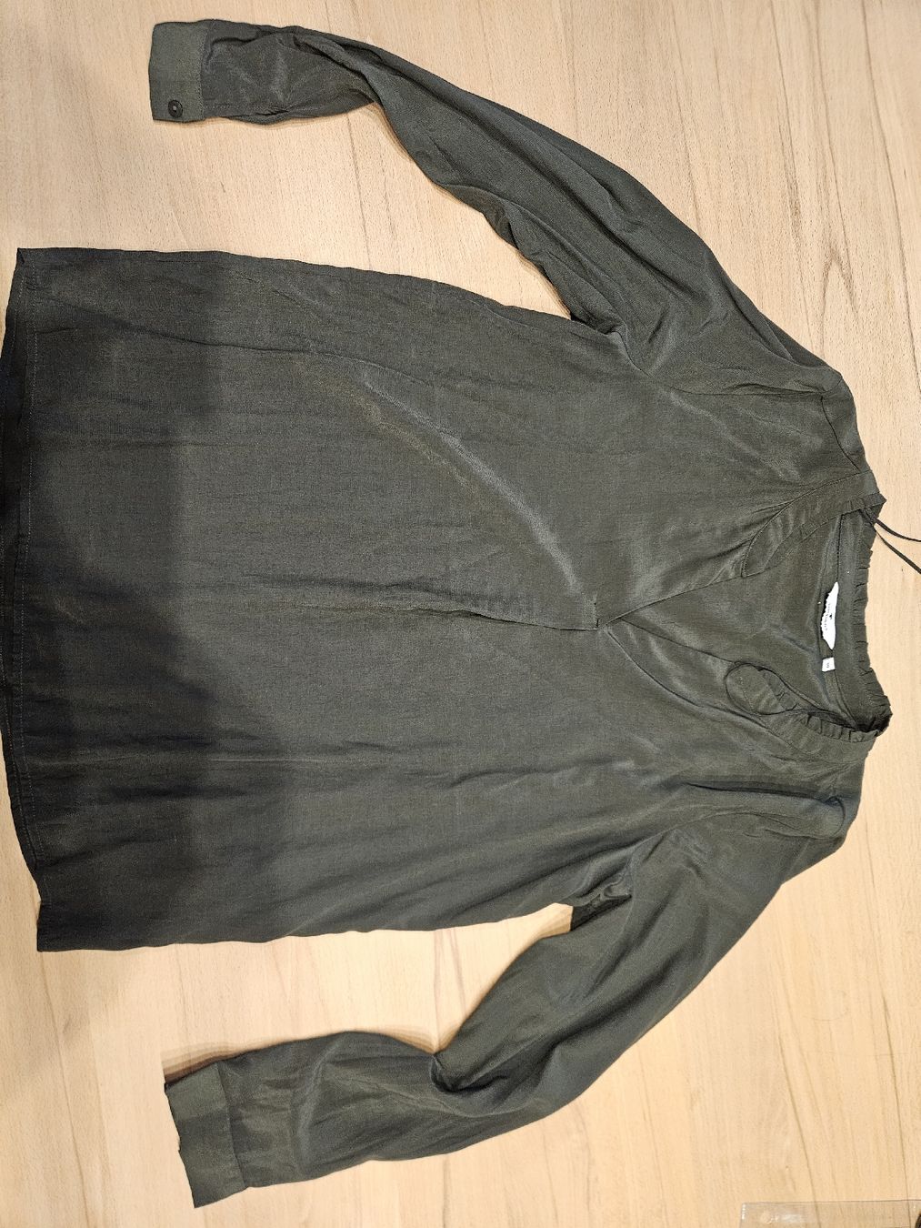 Lots de vêtements: Kleiderpacket mit diversen Blusen Grösse 38 M/L – D'occasion à Heimenhausen par Saint-Michel3360 2