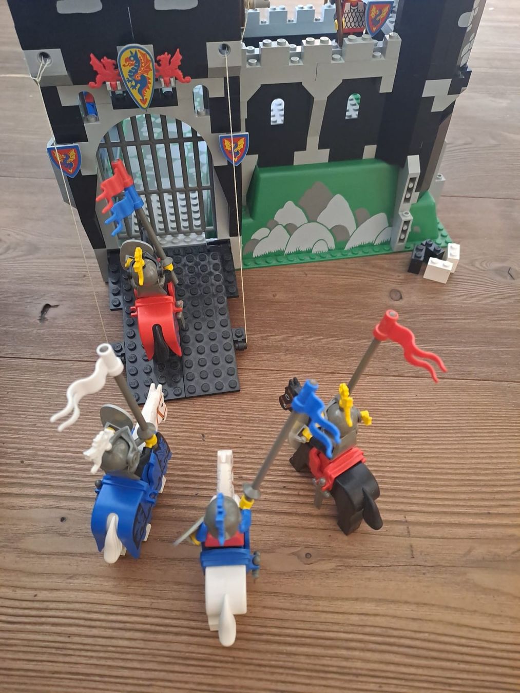 Lego Giocattoli: Lego System Burg 6086 – Usato da Leuk Stadt venduto da br__lpb6 4