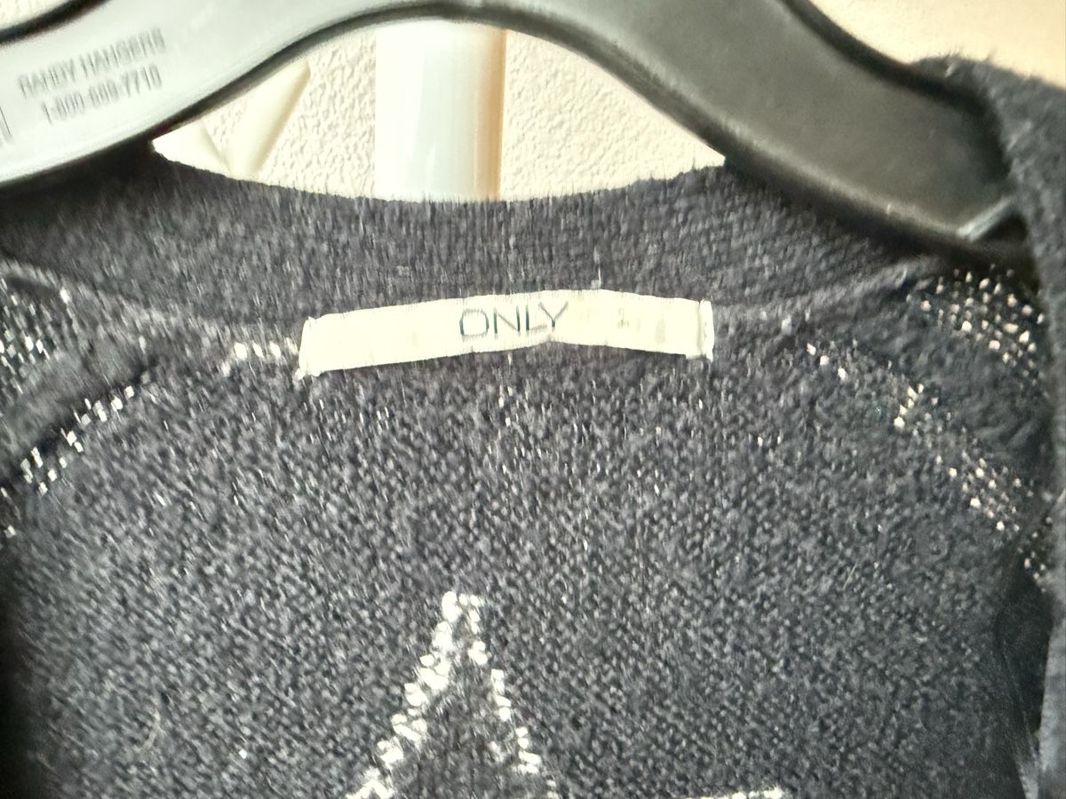 Only Jacken: ONLY Cardigan mit Sternenmuster, Grösse L – Gebraucht aus Islikon von Julies_wardrobe 1