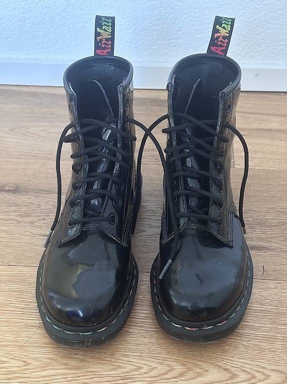 Scarpe da donna: Dr. Martens 1460 Rainbow – Usato da St. Gallen venduto da fla_j5jj 2