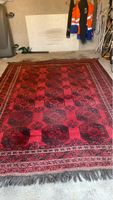 Tappeto orientale rosso e nero,