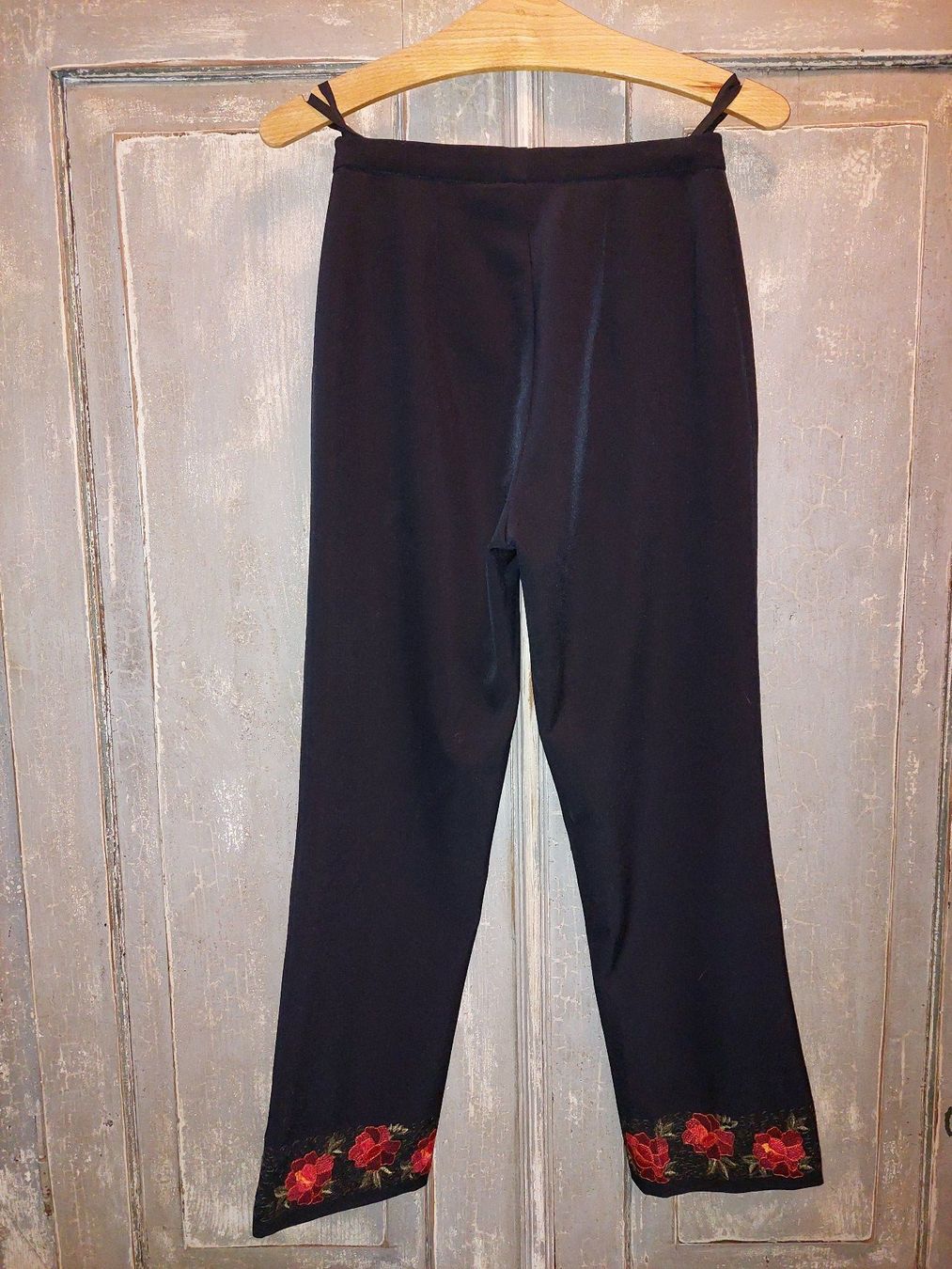 Pantaloni: Hose schwarz/rot 34 – Usato da Besenbüren venduto da piculo 1