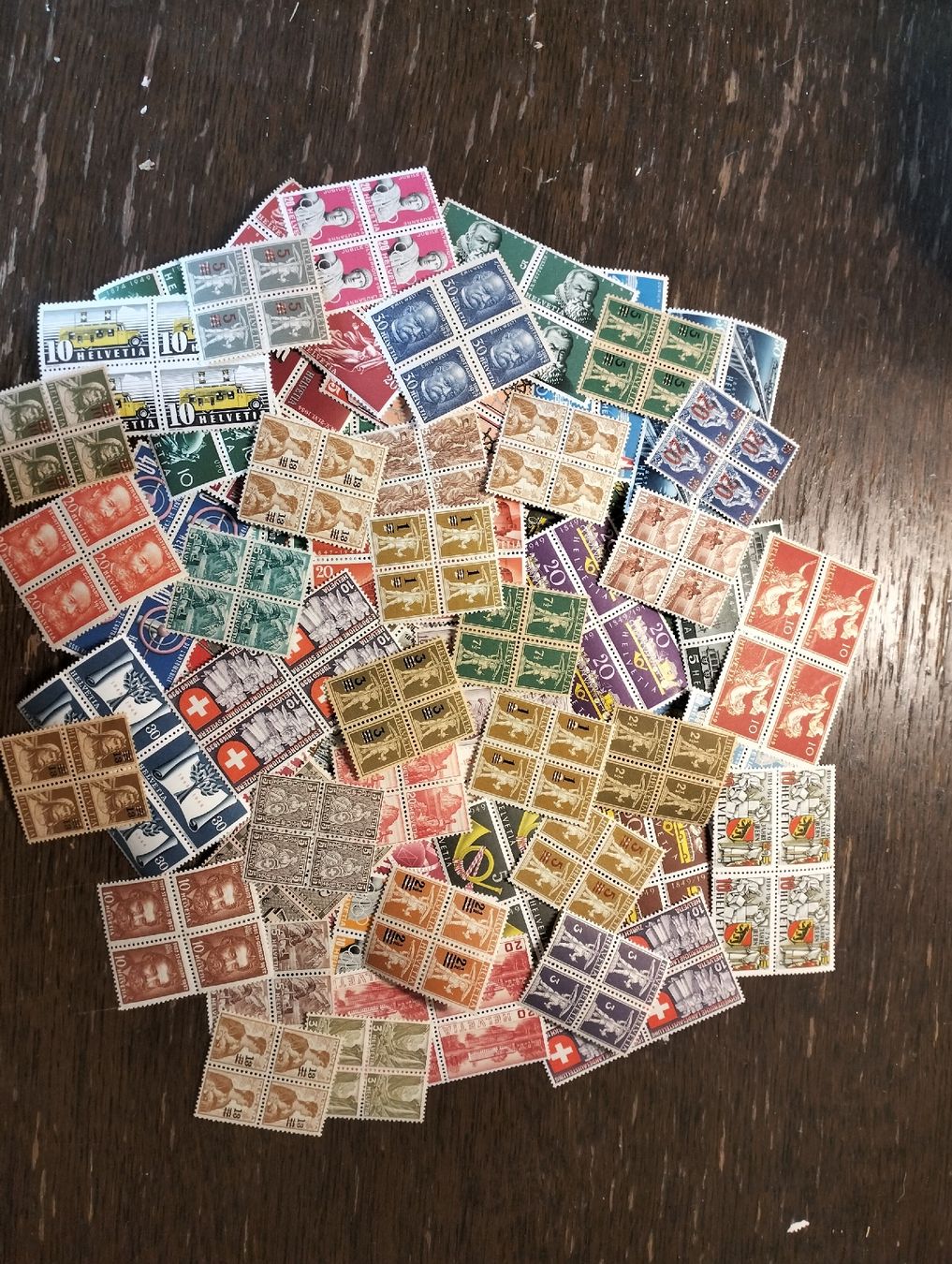 Alle Briefmarken: 100 4er Blöcke Schweizer Briefmarken postfrisch ** – Gebraucht aus Riniken von ChriguG75