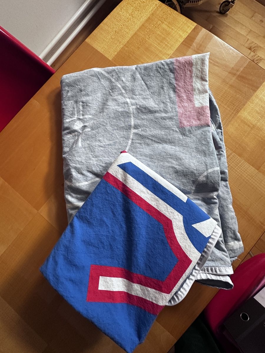 Linge de lit: EHC Kloten Bettwäsche  – D'occasion à Zürich par Misus.Flohmi 1