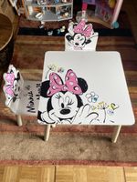 Kindertisch mit zwei Stühlen Minnie Mouse weiss gebraucht