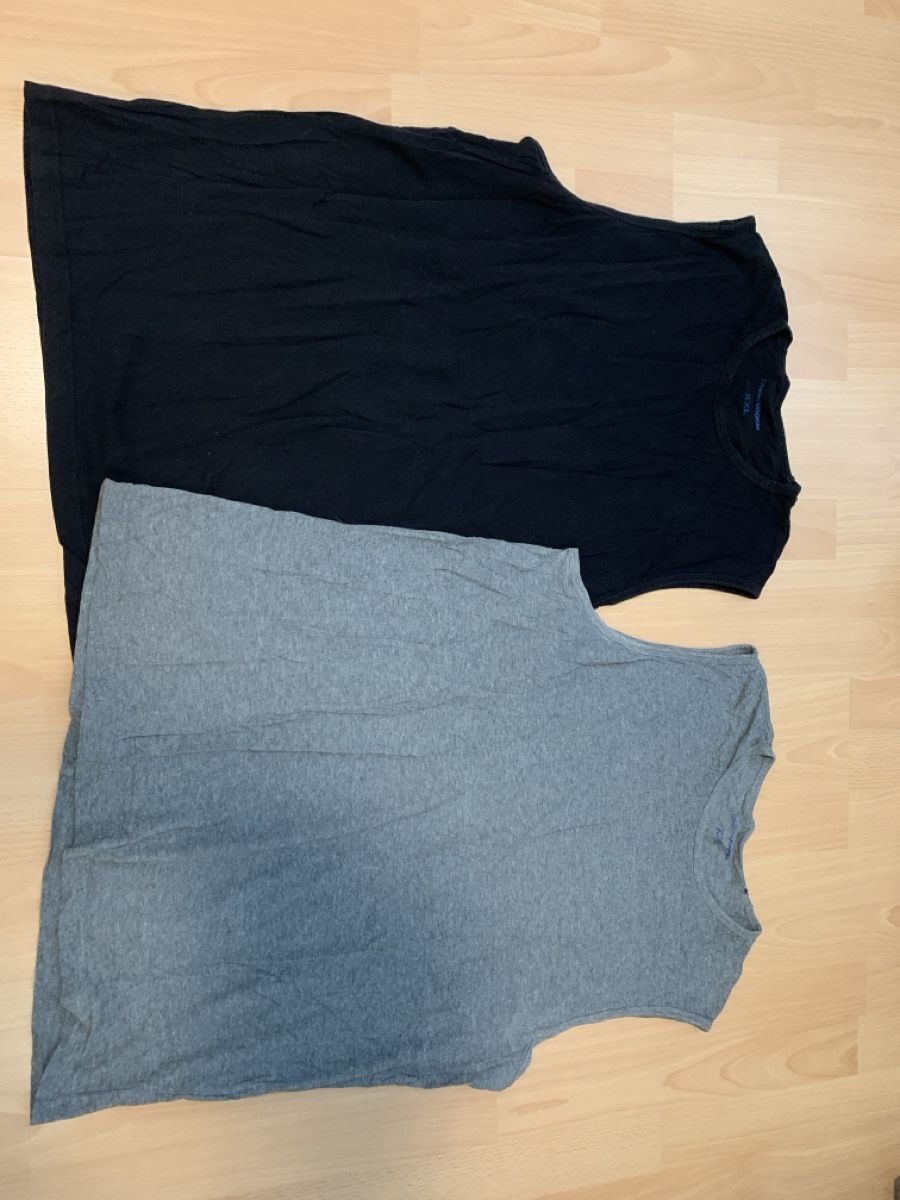 T-Shirts: 2 Muscle-Shirts Gr. XXL – Gebraucht aus Kreuzlingen von jamie45