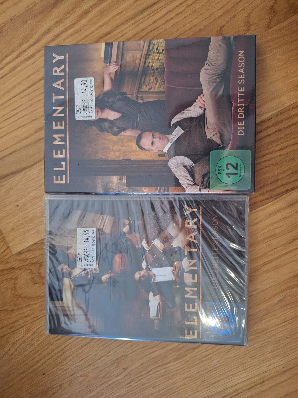 Tutti i DVDs: Elementary Staffel 2 & 3 – Nuovo e nell'imballaggio originale da Windisch venduto da loa_ppp2