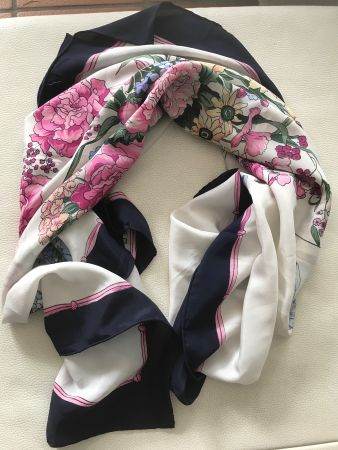 XL Seide Foulard  Blumenmuster