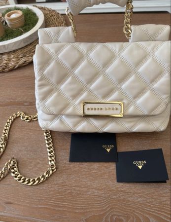 👜 Sac Guess Luxe blanc matelassé cuir