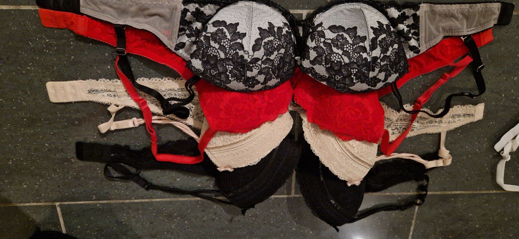 Sonstige Unterwäsche: Bh Set – Gebraucht aus Bubendorf von ang_b829