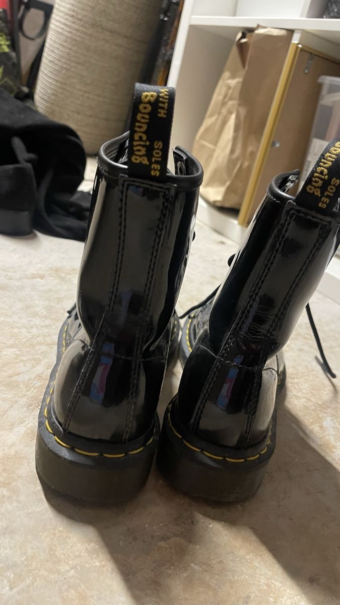 Dr. Martens Scarpe da donna: Dr. Martens Lack-Stiefel, Grösse 39, Schwarz – Usato da Neuhausen am Rheinfall venduto da nifi.plants 2