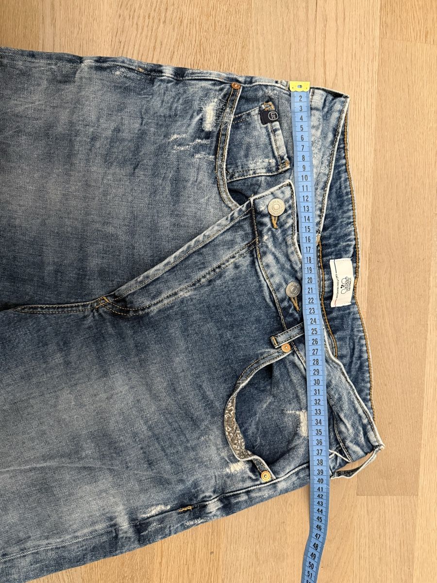 Jeans: Weiche Jeans, Gr. 30 mit schrägem Bund – Usato da Rubigen venduto da Elmacino 2