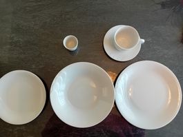 Geschirrset für 8 Personen