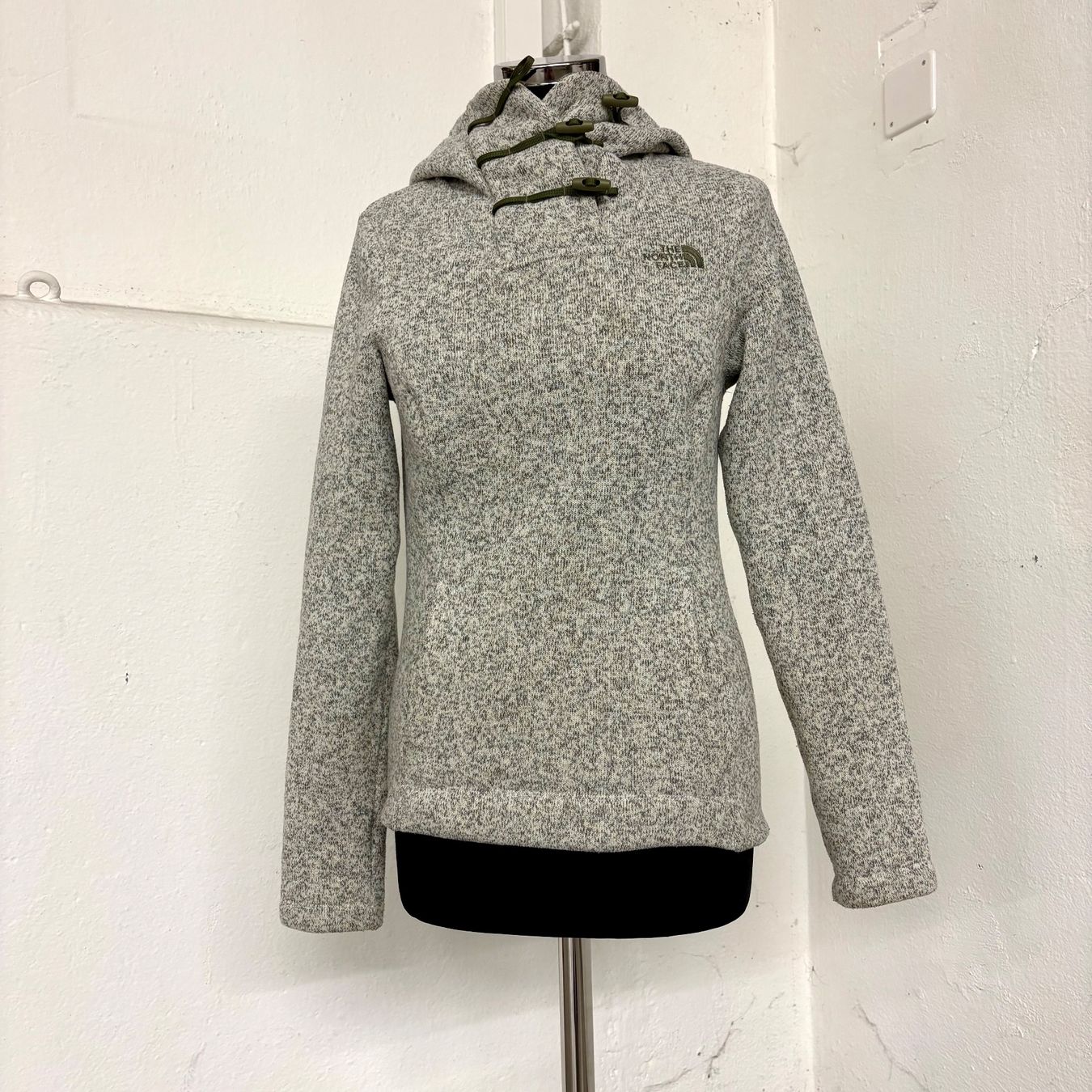 North Face Pullover & Sweatshirts: The North Face Pullover grau, Grösse XS – Gebraucht aus Brienz BE von Kokolea84 1