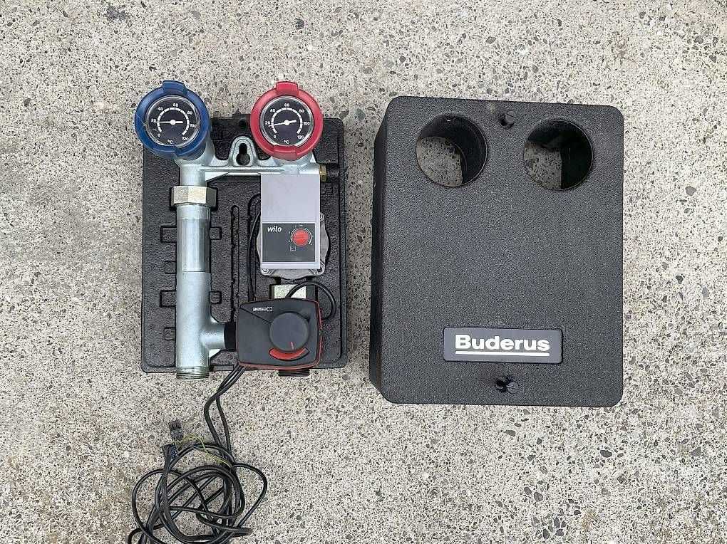 Buderus Heizgeräte: Buderus groupe de chauffage – Gebraucht aus Les Moulins von payon
