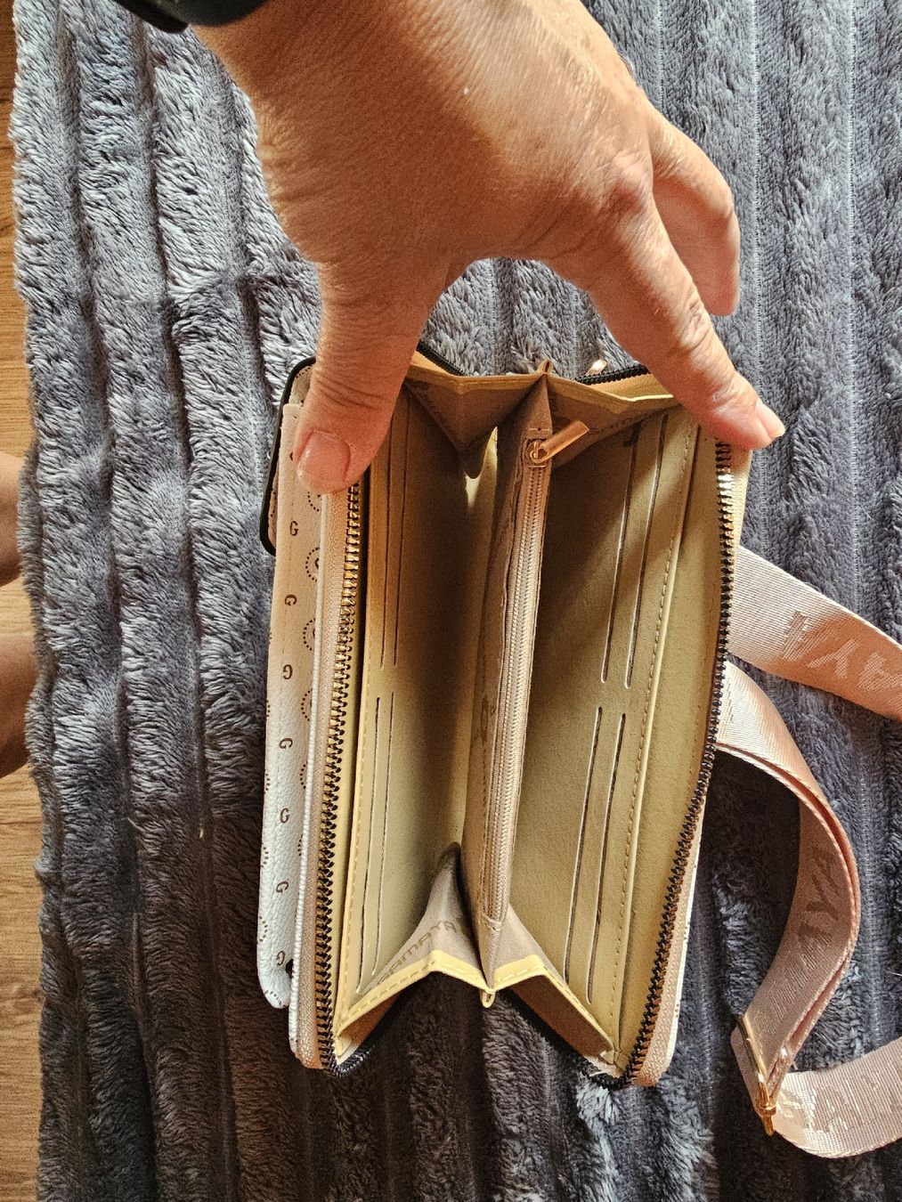 Taschen für Damen: nagelneue Handtasche – Neu und originalverpackt aus Mörel von camasaro 1