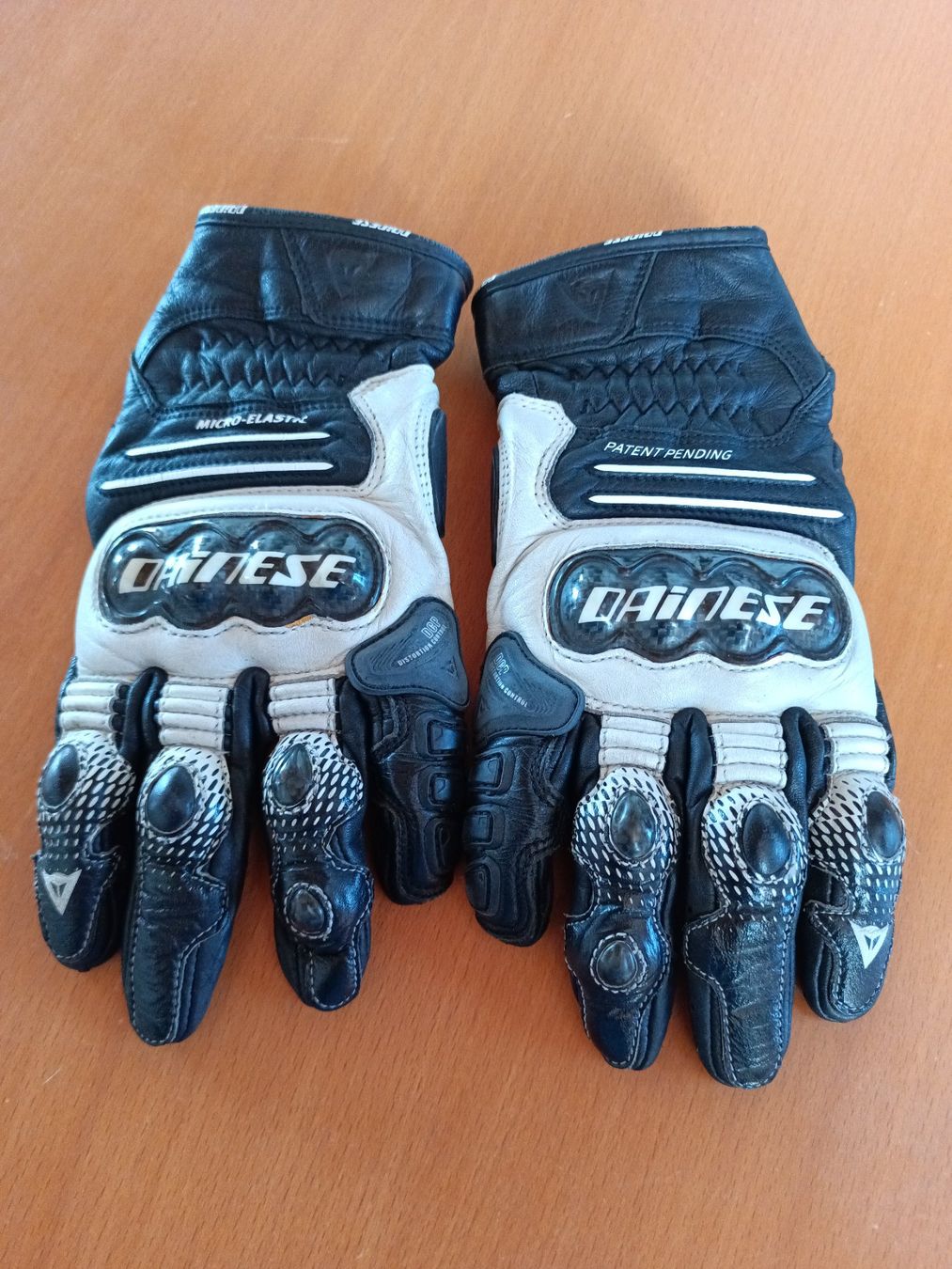 Dainese Handschuhe & Handstulpen: Dainese Motorradhandschuhe Grösse 8/S – Gebraucht aus Bischofszell von kro_ykt6