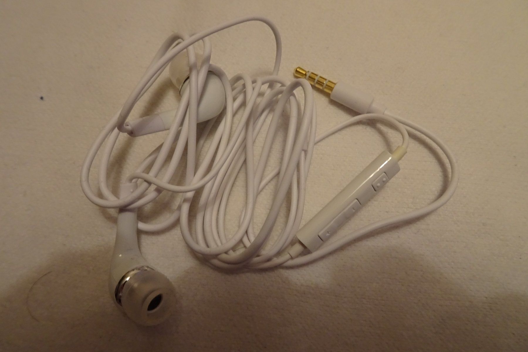 Cuffie: in ear Kopfhöhrer mit Kabel und Audiostecker – Nuovo (secondo la descrizione) da Strengelbach venduto da schmetterling20 1