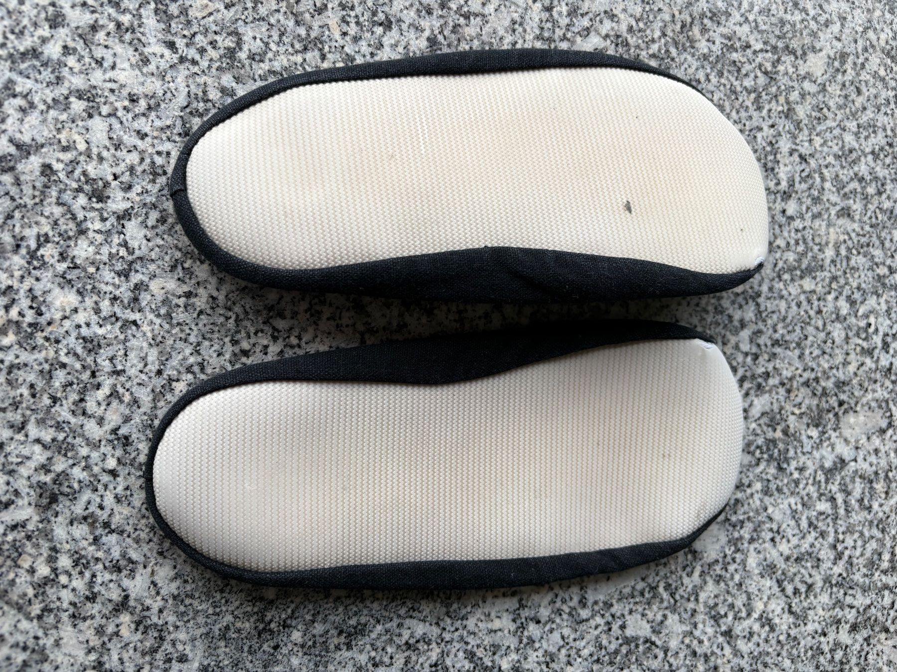 Scarpe da uomo: Gymnastikschuhe Grösse 31 – Usato da Pfäffikon ZH venduto da rue78 1