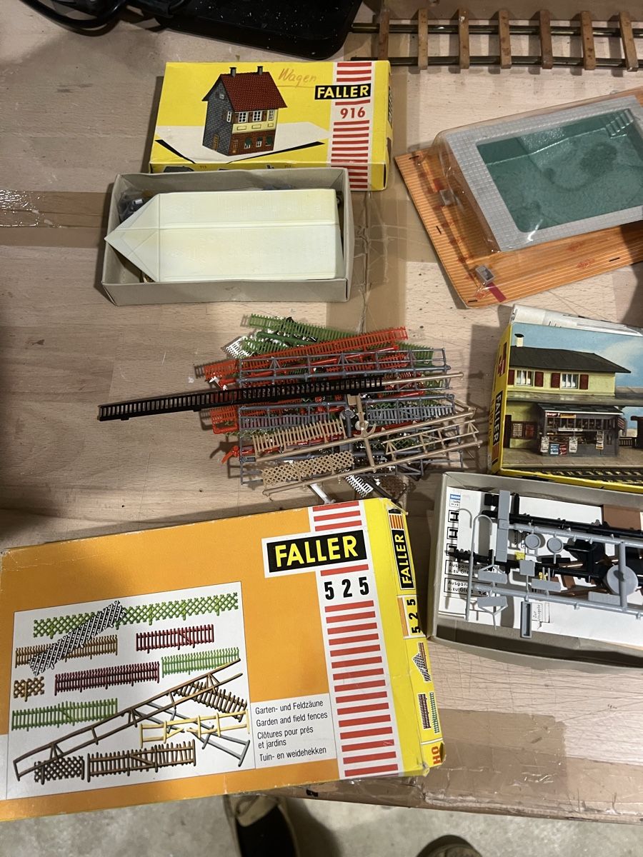 Faller Modellini di ferrovie: Faller Bastelsets – Usato da Dübendorf venduto da Troggy 1