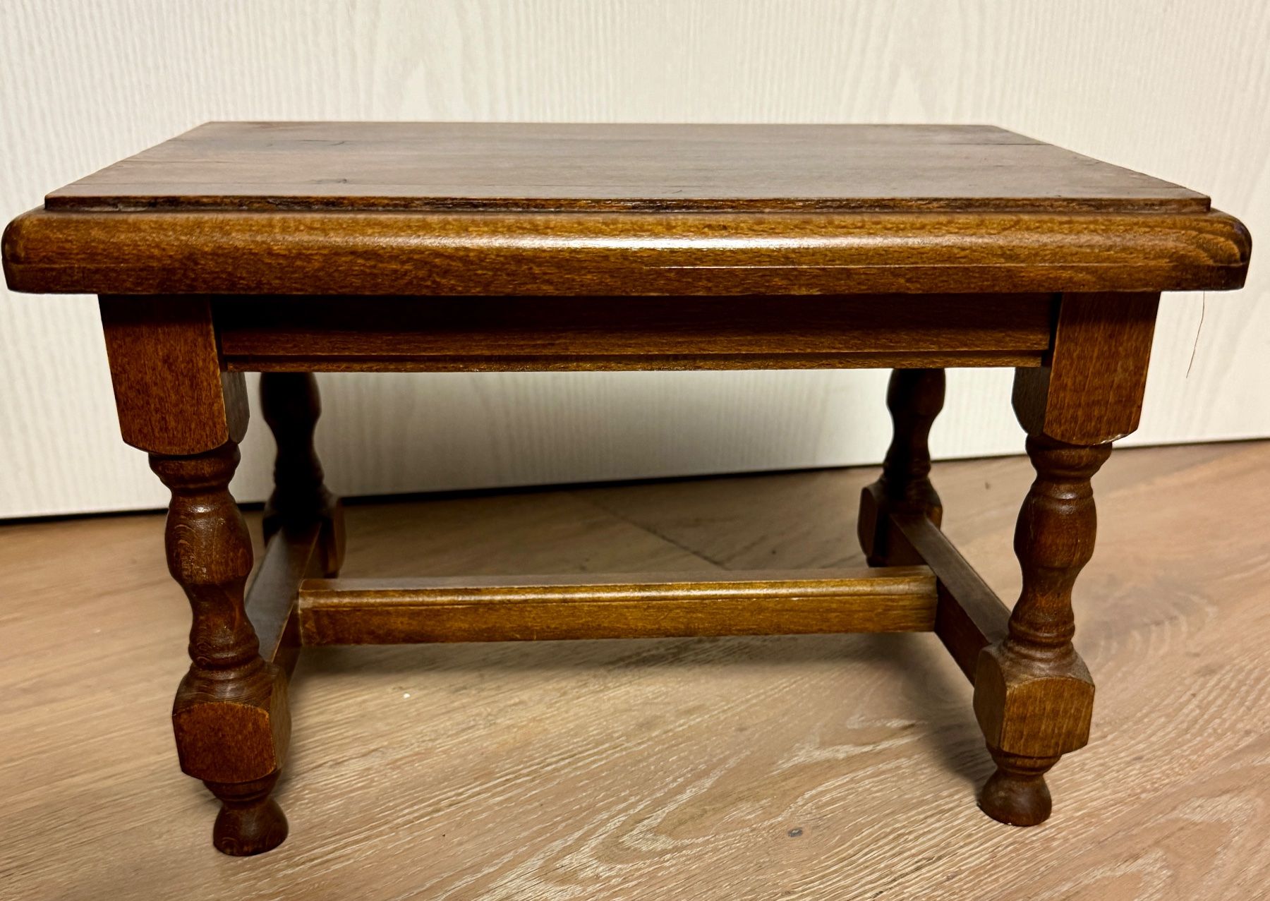 Hocker: Herziges, altes Schemeli Hocker Schemel alt Holz – Gebraucht aus Rothrist von Luckywinner 3