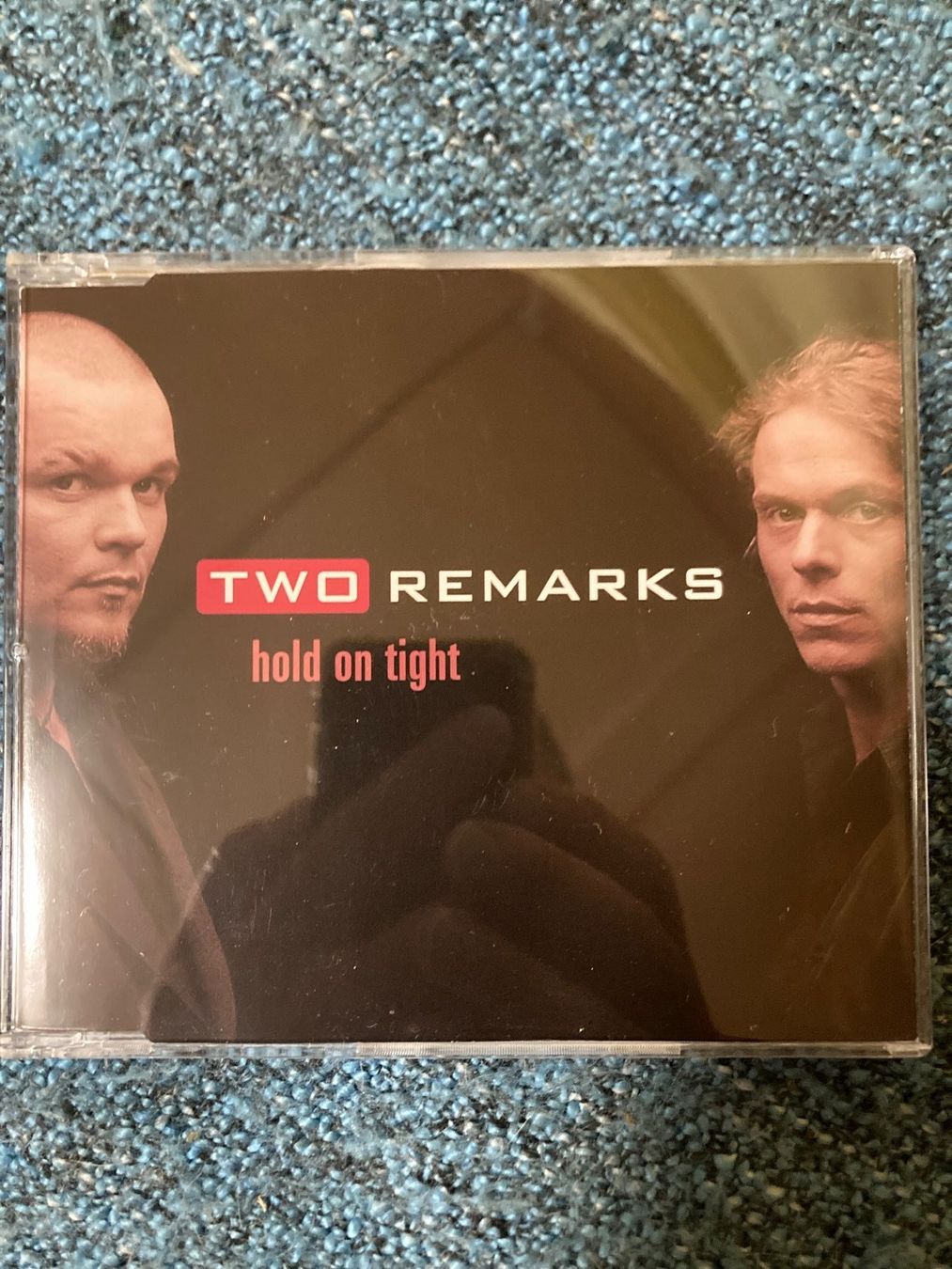 CDs: Two Remarks - Hold On Tight – Gebraucht aus Lützelflüh-Goldbach von Deiv4