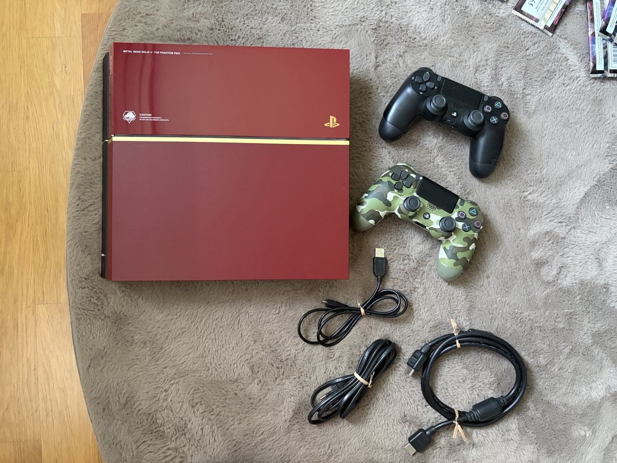 Sony Consoles: PS4 Metal Gear Solid V Limited Edition + 2 Controller – D'occasion à Balgach par Miisarah