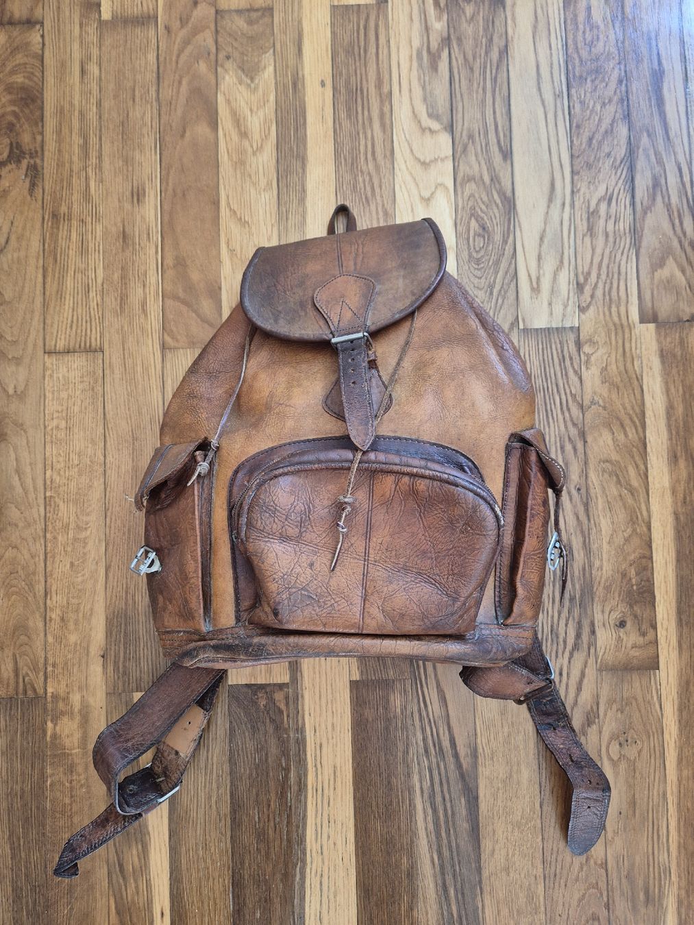Zaini: Sac à dos vintage en cuir véritable – Usato da Versoix venduto da Lenas9
