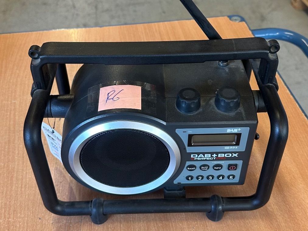 Radios: Baustellenradio Dab+Box mit Bluetooth – Gebraucht aus Uetendorf von Revotool 2