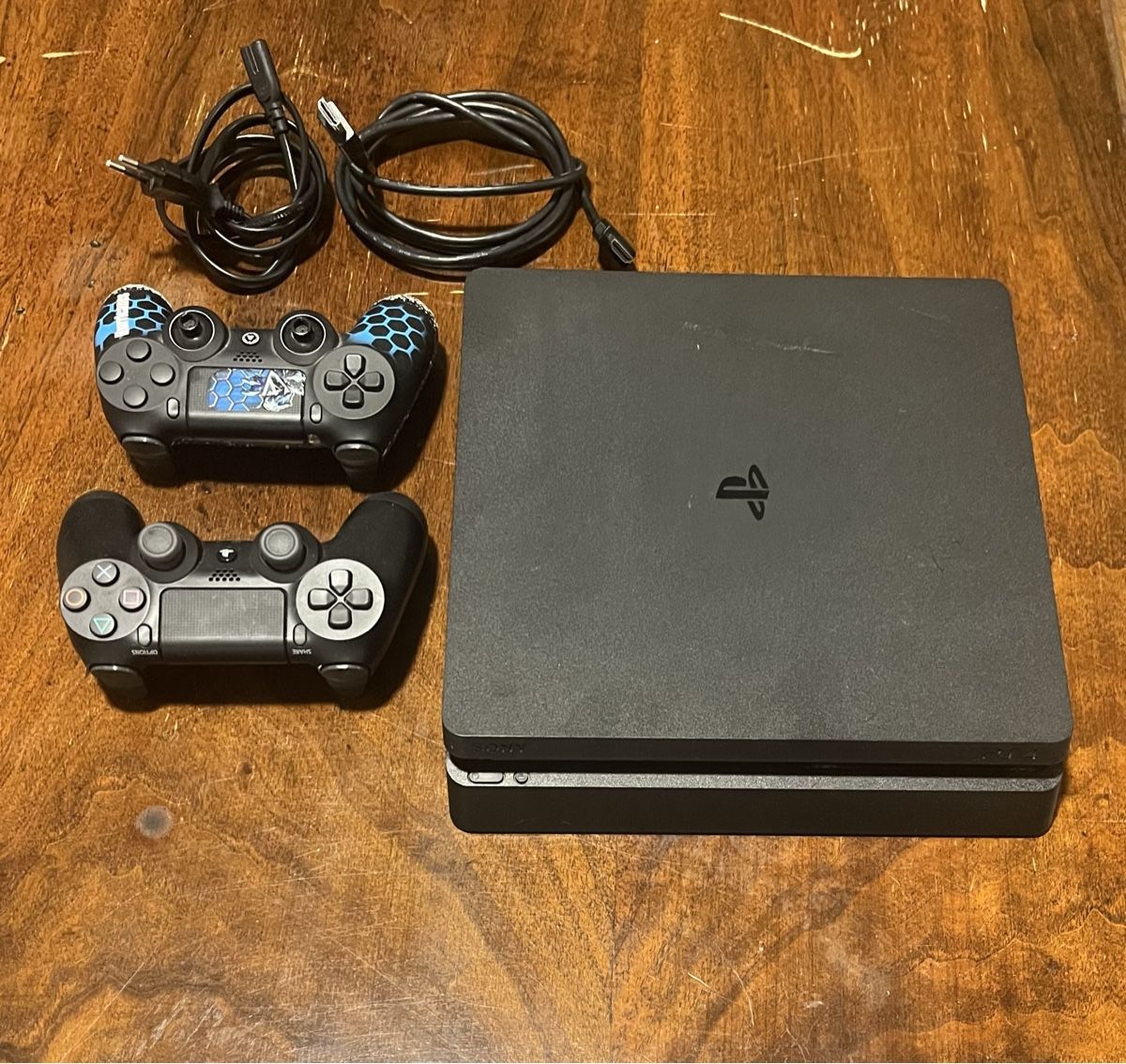 Sony Konsolen: PS 4 Slim 1TB – Gebraucht aus Dettighofen Lengw. von
