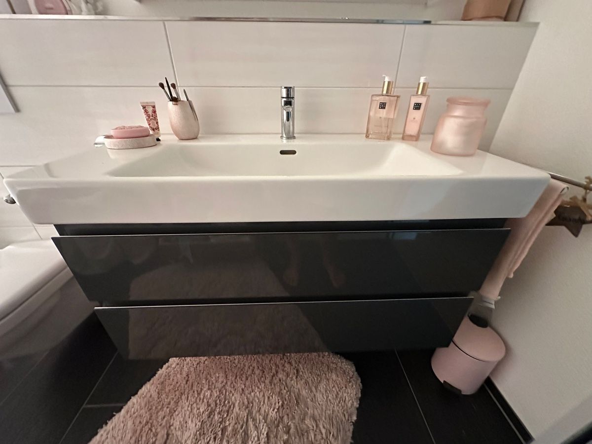 Armadietti a specchio: Modernes Badmöbel-Set mit Lavabo und Spiegelschrank – Usato da Neerach venduto da Swisssandy 2