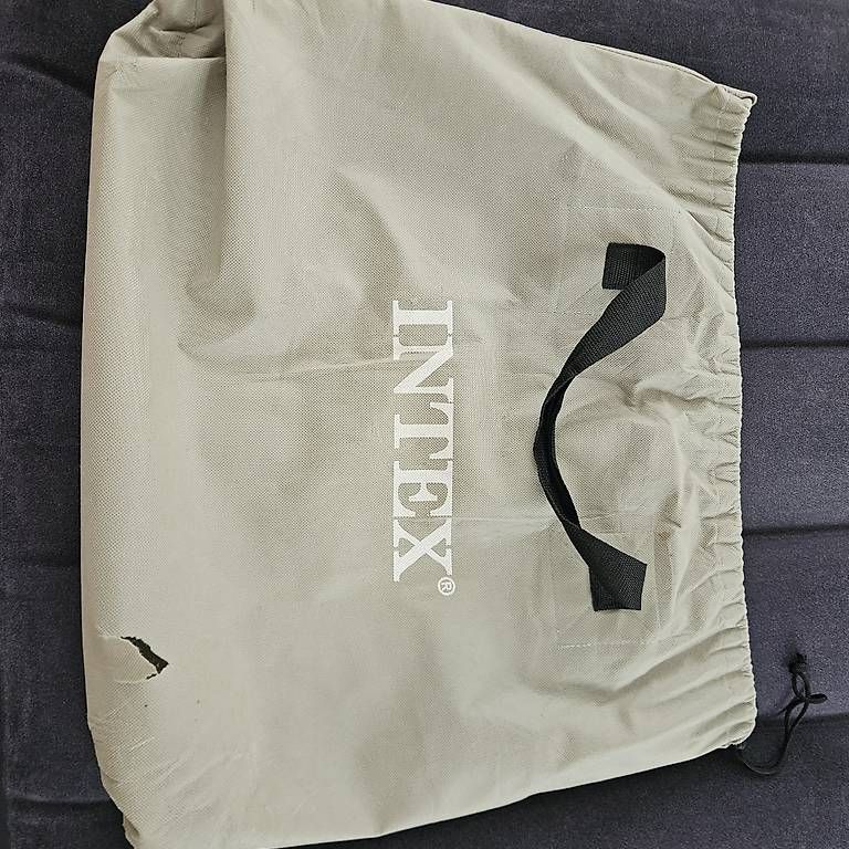 Matelas: Intex Luftmatratze ca. 140x190 – D'occasion à Walterswil SO par NiKi_3 4