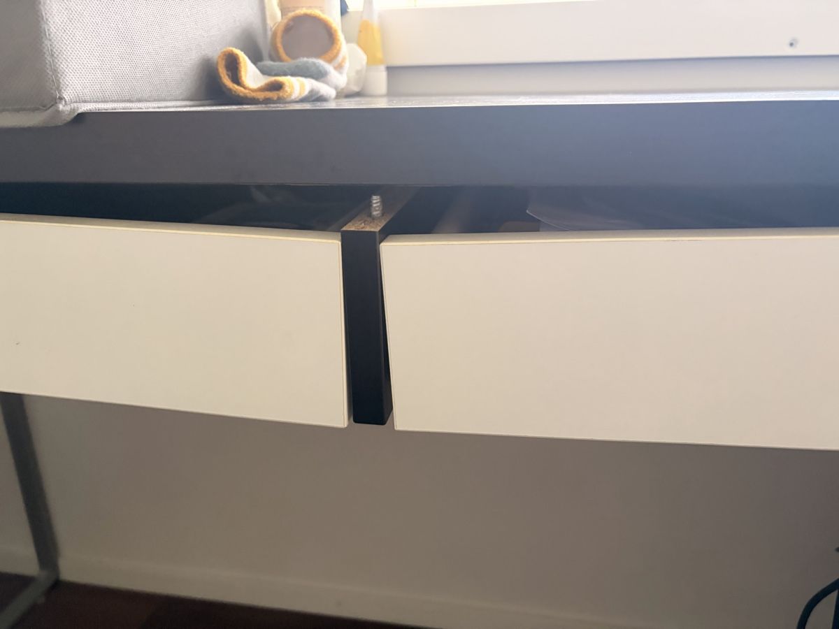 Schreibtische: IKEA Micke Schreibtisch – Defekt aus Walchwil von lou_th5k 1