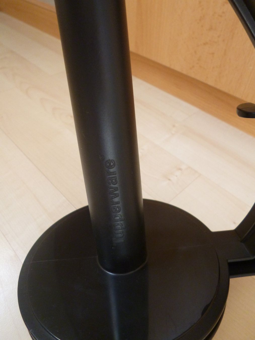 Tupperware Altro per la casa: schwarzer Tupperware Küchenrollen-Halter (Modell – Usato da Dättlikon venduto da Mamakuga 1