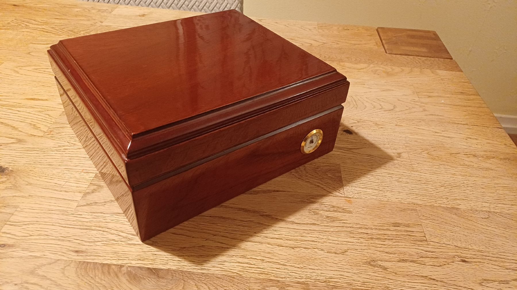 Humidore: Schöner Humidor mit Zubehör – Gebraucht aus Flawil von Naphtali