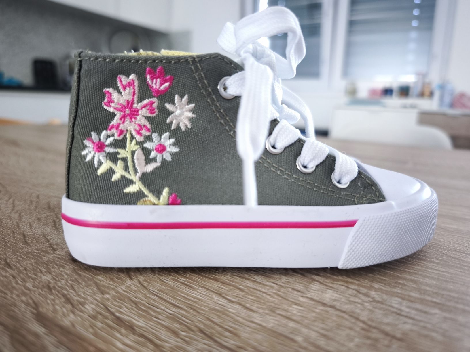 Scarpe per ragazze: 2x Kinderschuhe Sneaker 25 – Nuovo (secondo la descrizione) da Studen BE venduto da Dianatorres