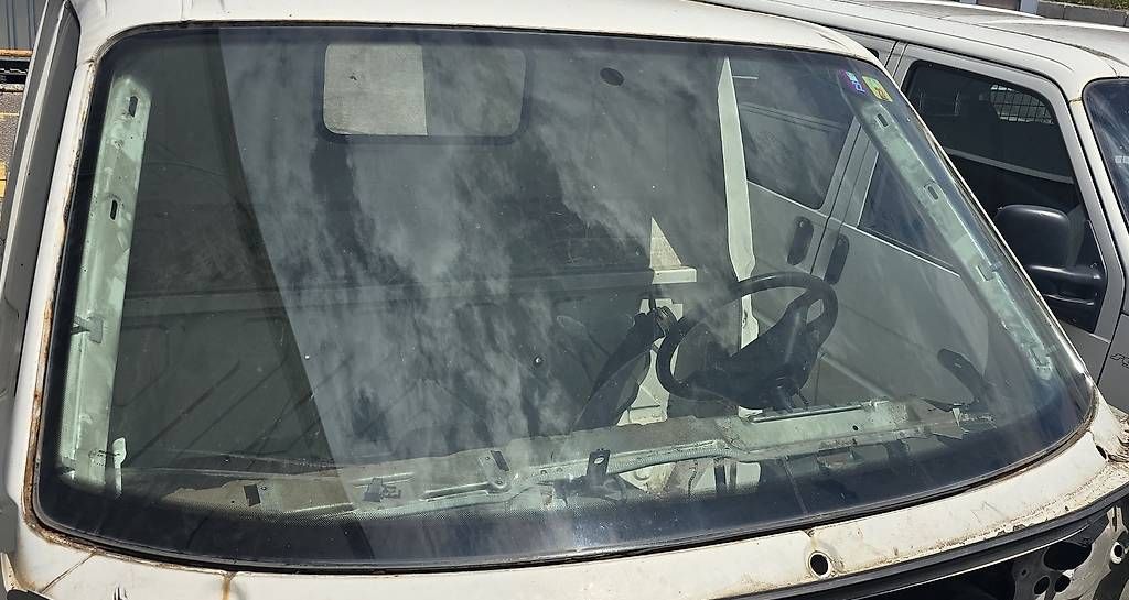 Volkswagen Tutti pezzi di ricambio auto: VW T4 Windschutzscheibe Frontscheibe Scheibe NordGlass – Usato da Schaffhausen venduto da Parg86