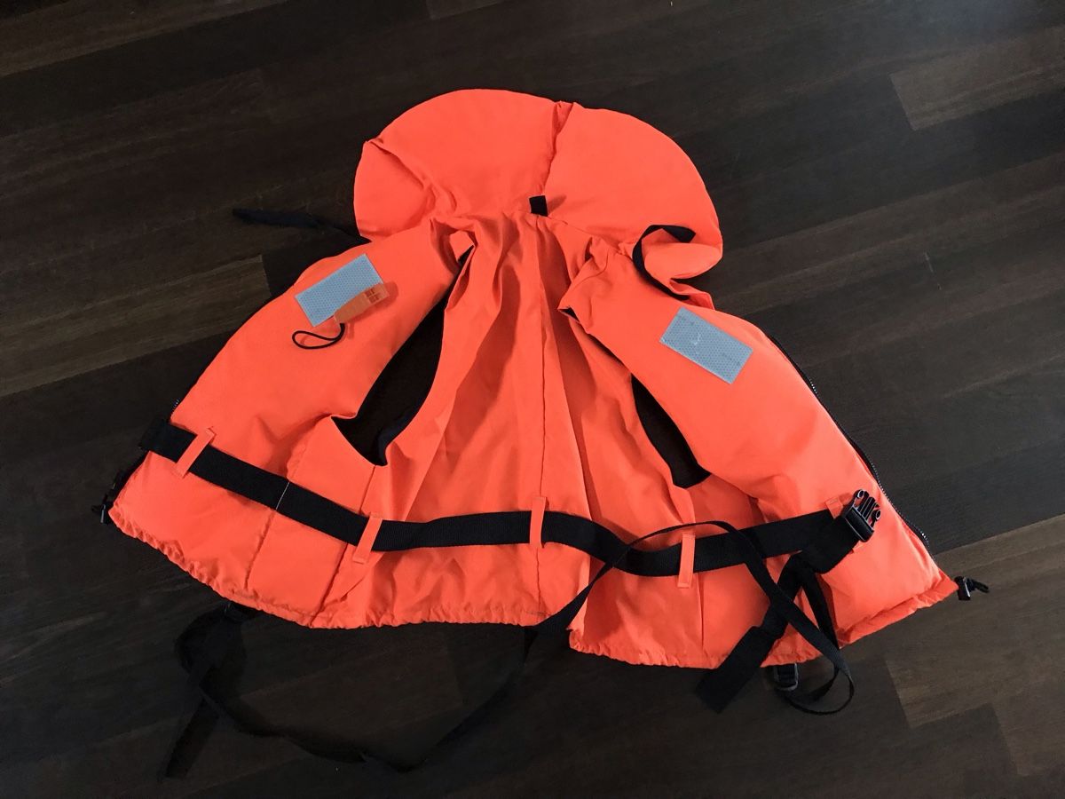 Giubbotti di salvataggio: Orange Rettungsweste, Schwimmweste, Grösse M – Usato da Rekingen AG venduto da Coconuts 3