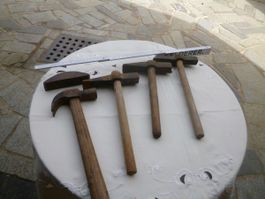 diverse antiker Hammer Nagel Schmied Geschmiedet Maurer Auto