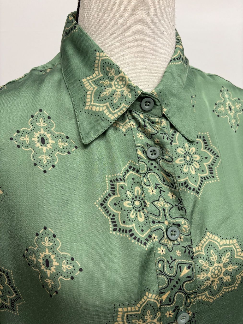 Camicette: Swildens grüne Bluse mit Muster 38 Viskose Boho – Nuovo (secondo la descrizione) da Regensdorf venduto da secondchancefashion 1