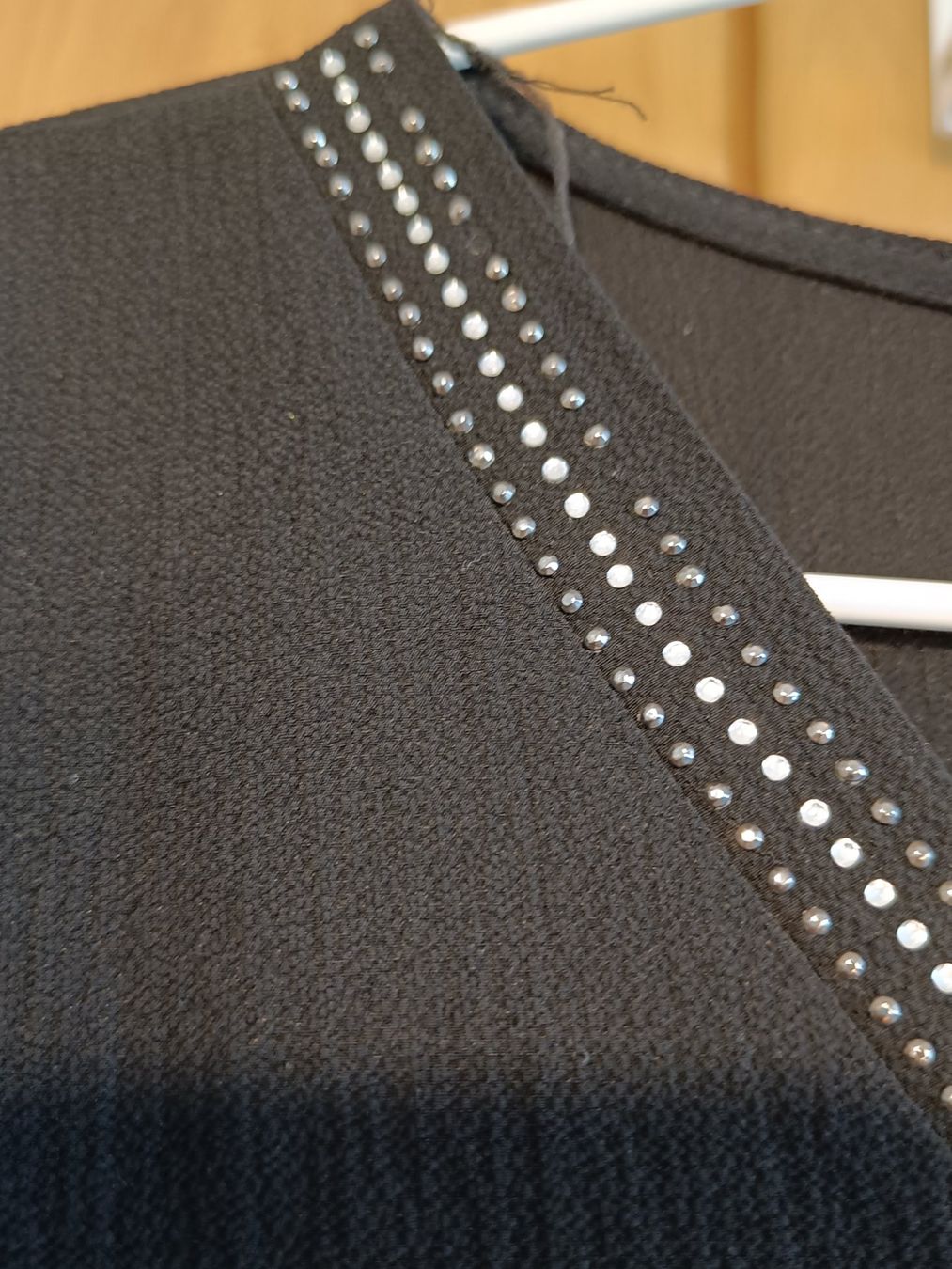 Camicette: Today schwarze Bluse mit Glitzersteinen XS/S – Usato da Zürich venduto da Atelier.Second 6