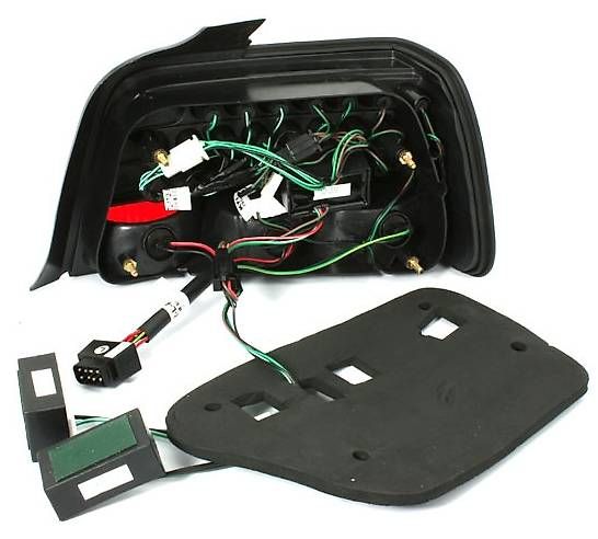 Tutti pezzi di ricambio auto: BMW E36 BERLINE - FEUX ARRIERES LED NOIR – Usato da Münchwilen TG venduto da SwissTuningShop 2