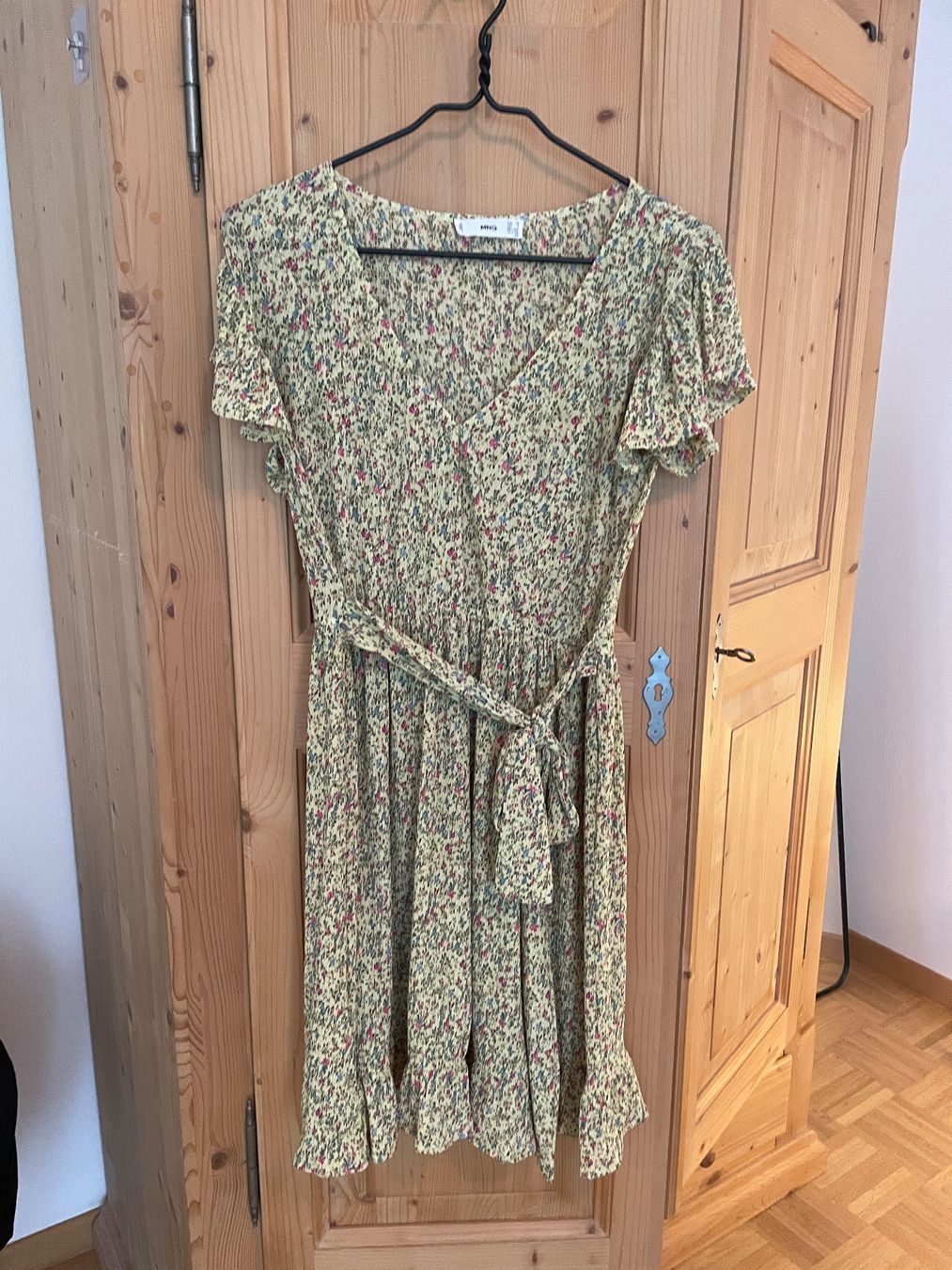 Vestiti: Sommerkleid mit Blumen Muster – Usato da Adliswil venduto da sel_s6cw