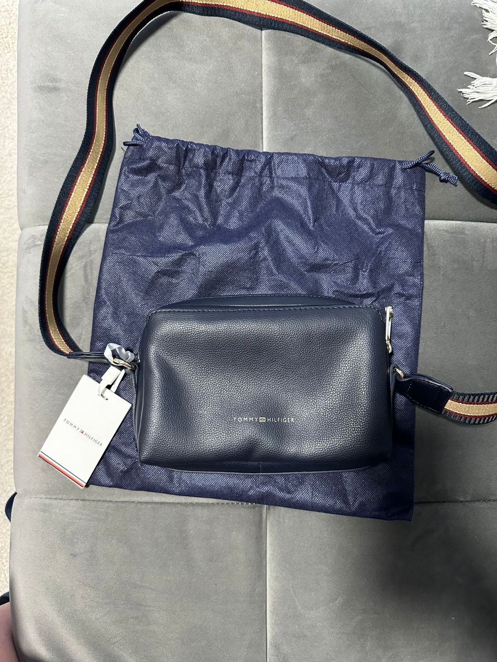 Tommy Hilfiger Borse da donna: Tommy Hilfiger Tommy Life Camera Bag – Nuovo (secondo la descrizione) da Au SG venduto da Nahrobino 1