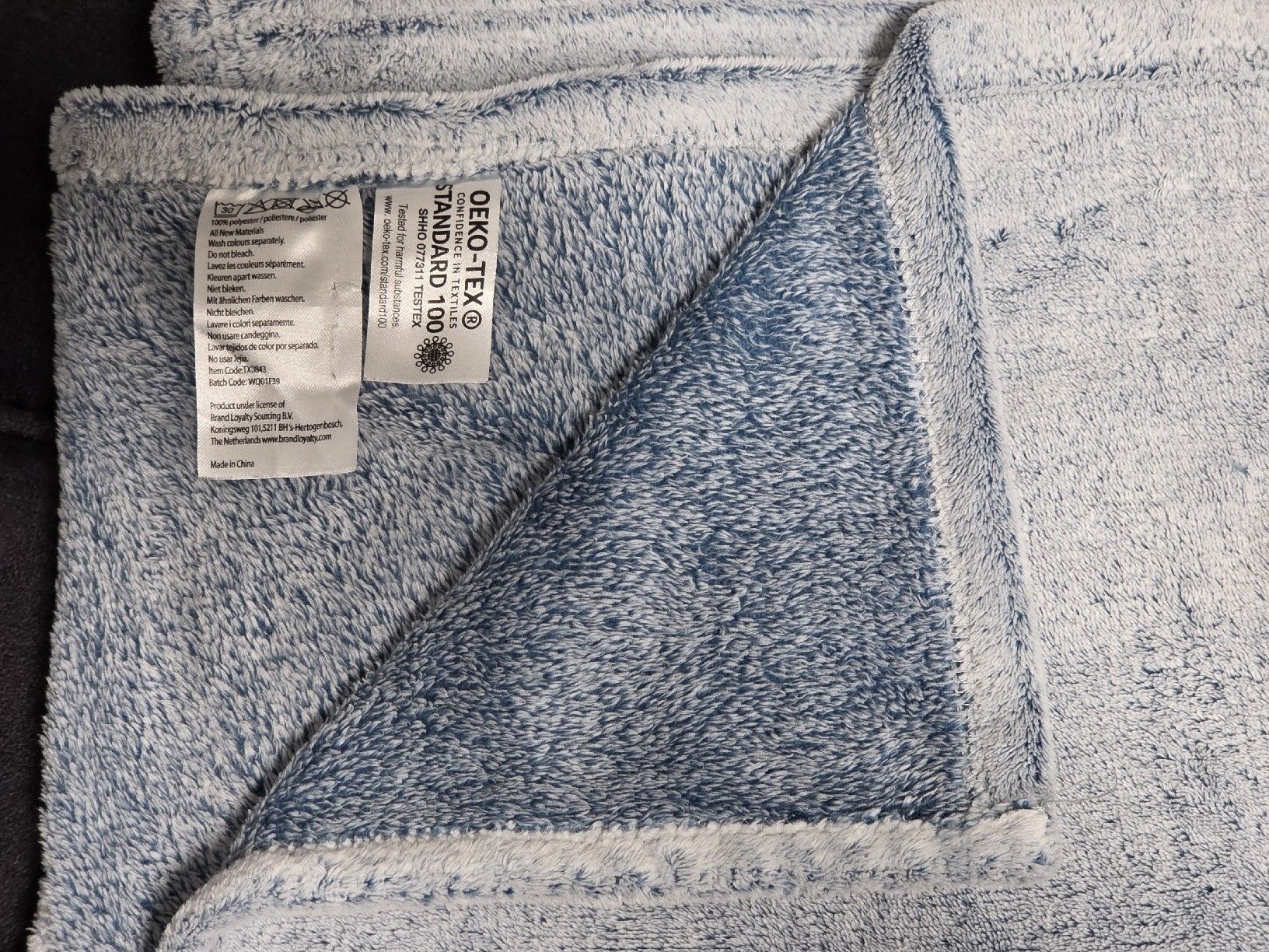 Coperte: Kuscheldecke / Tagesdecke bläulich/weiss – Usato da Bülach venduto da Shyro2000 1
