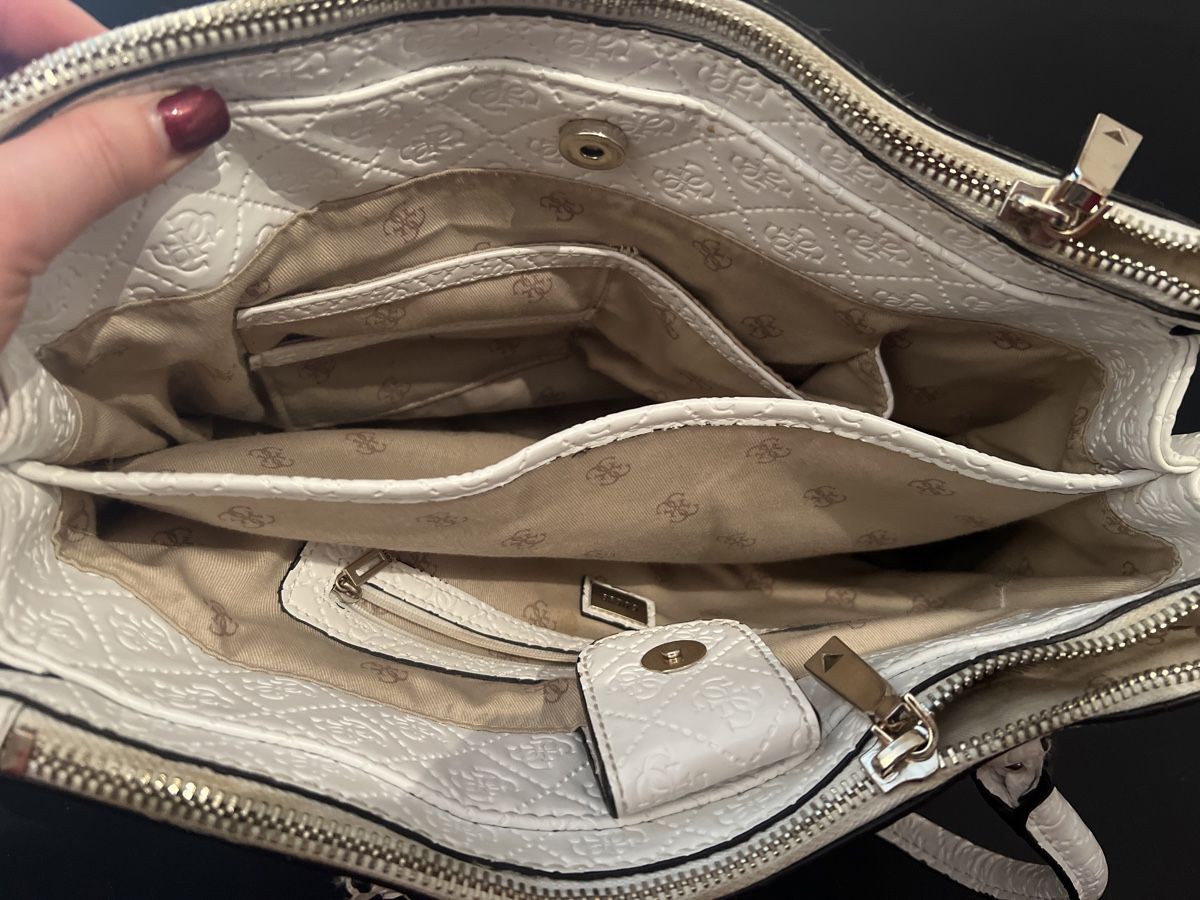 Guess Taschen für Damen: Weisse Guesshandtasche – Gebraucht aus Thun von Golden-Gate 6