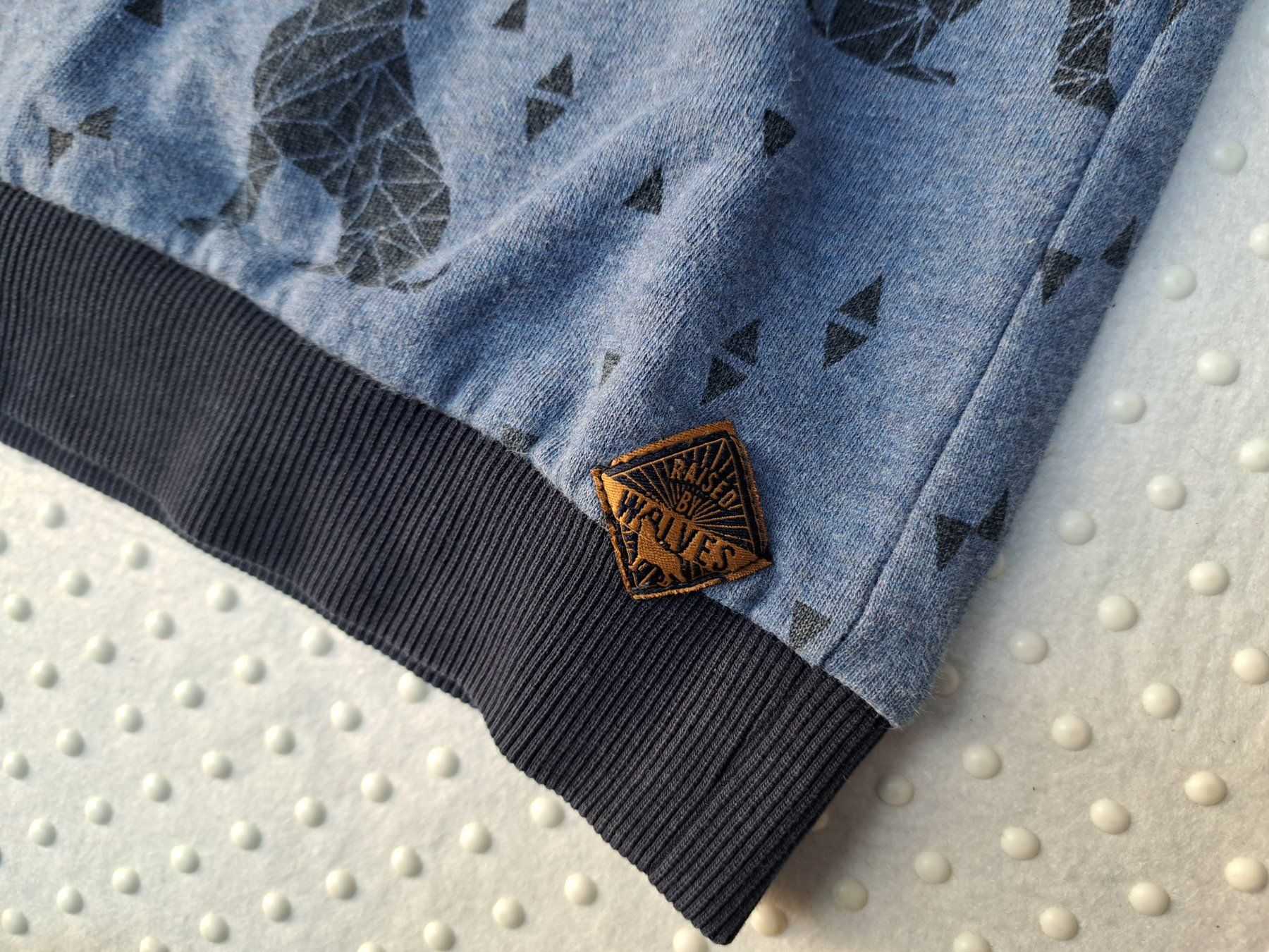 Maglioni & Felpe: Cooler Jungenpullover mit Wolfsmotiv Gr. 140 – Usato da Gysenstein venduto da joshuas81 1